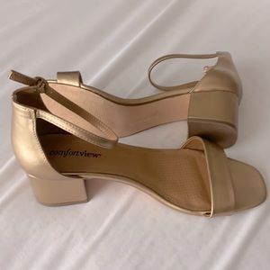 Size 9.5 Comfortview rose gold single strap low heeled shoes.